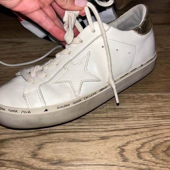 Golden Goose Cream Sneakers with Gold Details - Picture 1 of 5